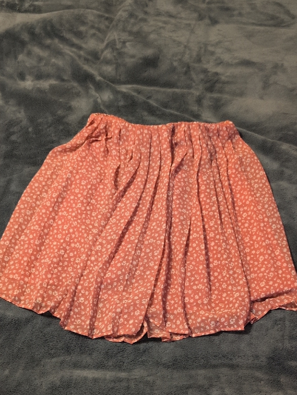 Hollister Rust Floral Pleated Mini Skirt - Picture 1 of 2
